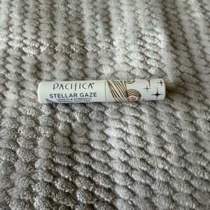 Pacifica Stellar Gaze Mascara in White and Gold